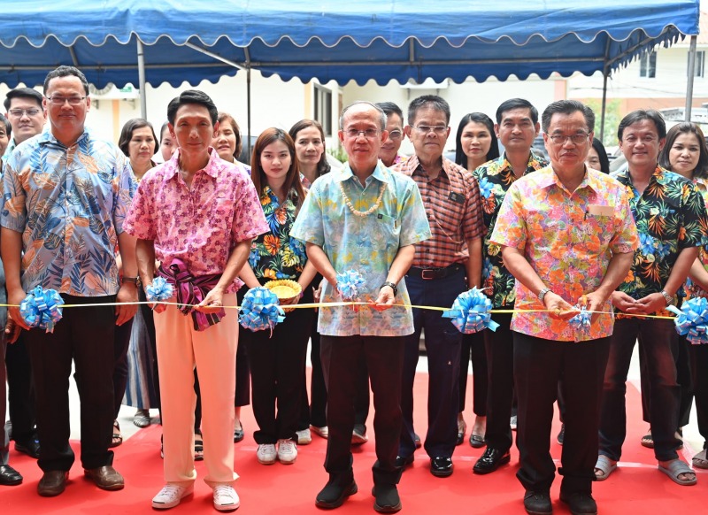 นพ.สสจ.อุบลฯ ประธานในพิธีเปิดอาคารศูนย์ประสานงานสาธารณสุขภาคประชาชน อำเภอเมืองอุ...