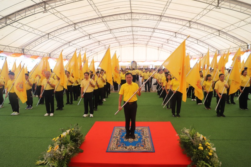 สสจ.สมุทรปราการ ร่วมกิจกรรมรับมอบธงตราสัญลักษณ์งานเฉลิมพระเกียรติฯในกิจกรรม เดิน...