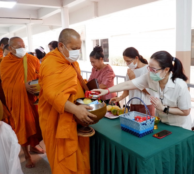 โรงพยาบาลหนองคาย ; “ทำบุญตักบาตร” เพื่อถวายพระพรแด่ สมเด็จพระเจ้าลูกเธอ เจ้าฟ้าพ...